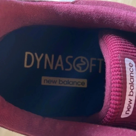 New with Box Women's Beaya Dynasoft Running Course Plum Sneaker Size 8 - Picture 9 of 11